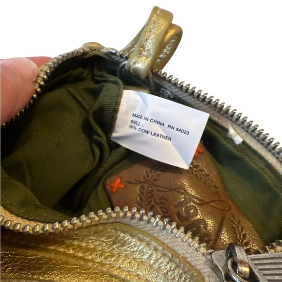 Gap 1969 Vintage Y2K Gold Metallic Leather Butterfly Applique Wristlet Purse - Picture 3 of 7